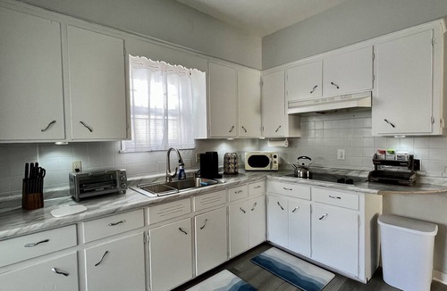 Highland Square Apartment | Apartment with a boho, relaxed and soulful vibe in the heart of Highland Square.
