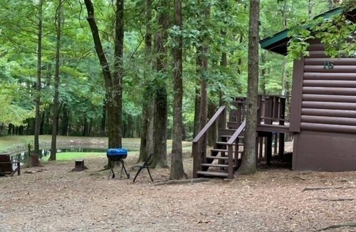 Broken Bow Cabin | Apple Blossom | Sleeps 6 | Pond View Deck, Fire Pit & Near Beavers Bend