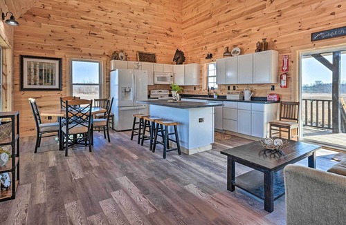 Applegate Cabin | Applegate Cabin w/ Deck ~ 2 Mi to Lake Huron!