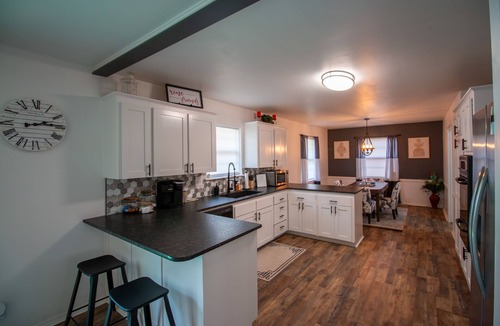 South Tulsa House | Arcade Poker & Games- Pet Friendly! Sleeps 9! 2 living areas - Fully Remodeled!