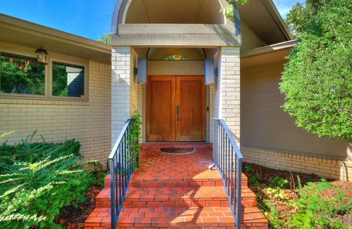 South Tulsa House | Arch House | 3BR Tulsa | Pool + Game Room
