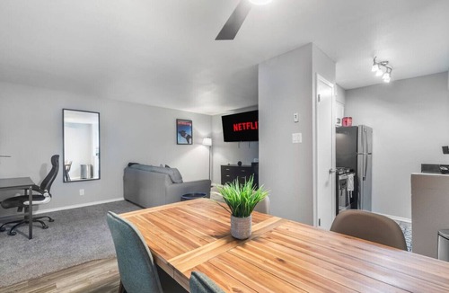 Central Arlington Apartment | Arlington 1BR | AT&T, Globe Life, 6 Flags, Parking