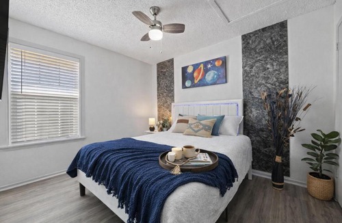 Central Arlington Apartment | Arlington 2BR Apartment - 8 Min Walk to AT&T Stadium - Parking