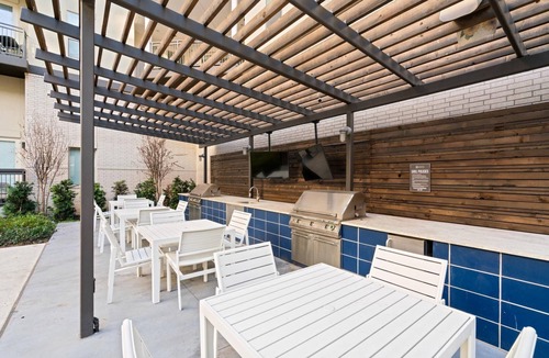 Central Arlington Apartment | Arlington Trendy Studio Apartment