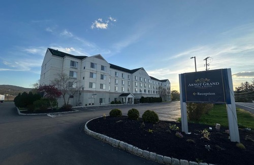 Big Flats Airport Hotel | Arnot Grand Hotel & Suites