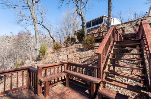 Jay House | Arrowhead Hideaway, waterfront house with a View.