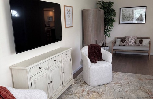 Mastic Beach House | Atlantic Ocean Beach Retreat -Stay 2 mi from Smiths Point Beach In Mastic Beach