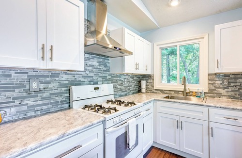 Au Gres Cabin | Au Gres Vacation Rental Cabin < 1 Mi to Lake Huron