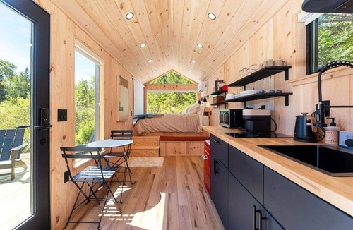 Sullivan Cabin | Aurora Nook-Cabin w/Shower & Queen Bed