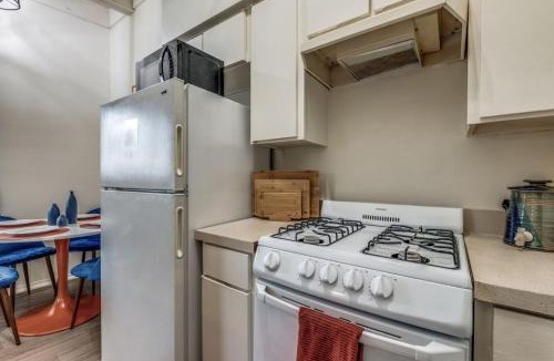 North University Apartment | Austin Central Modern Comfort Pet-Friendly