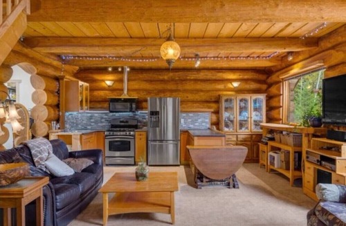 Central Okanagan Cabin | Authentic lofted log cabin with hot tub