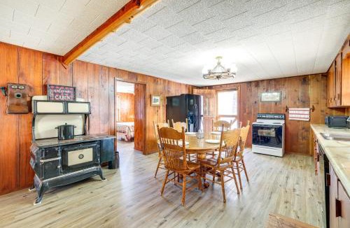 Pineville House | Authentic Log Cabin in Pineville ~ 2 Mi to River!