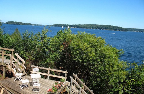 North Rose House | Autumn is Spectacular! Luxury Waterfront Sodus Bay, dogs welcome