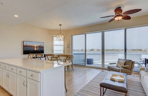 Town of Southampton Condo | Available due to last minute cancellation. Beautiful Dune Road Condo.