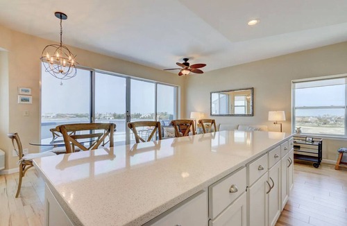 Town of Southampton Condo | Available due to last minute cancellation. Beautiful Dune Road Condo.