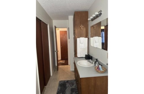 Perryville House | Available for 2024 Eclipse ground zero! Path of totality! Sleeps 6.