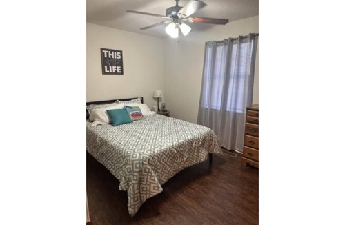 Perryville House | Available for 2024 Eclipse ground zero! Path of totality! Sleeps 6.