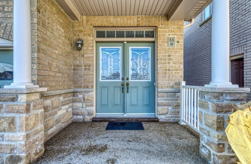 Brampton House | AVID Vacation Palace in Castlemore,Brampton