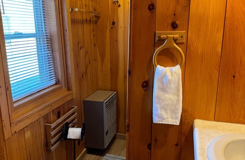 Pittsburg Cabin | Awesome Log Cabin on the 1st Connecticut Lake!