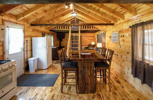 Buffalo City Cabin | Badger Cabin #7 w/Lofts, Fireplace & WiFi