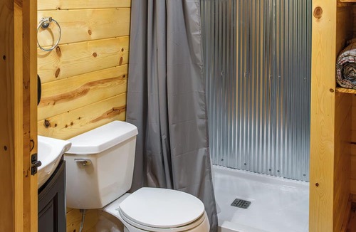 Buffalo City Cabin | Badger Cabin #7 w/Lofts, Fireplace & WiFi