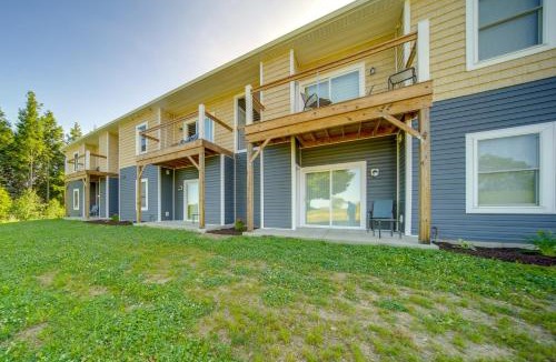 Erie House | Balcony+ Golf Course View: Quiet Erie Getaway