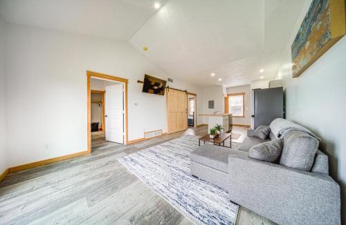 Erie House | Balcony+ Golf Course View: Quiet Erie Getaway