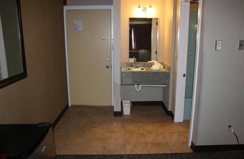 Bangor Hotel | Bangor Inn & Suites