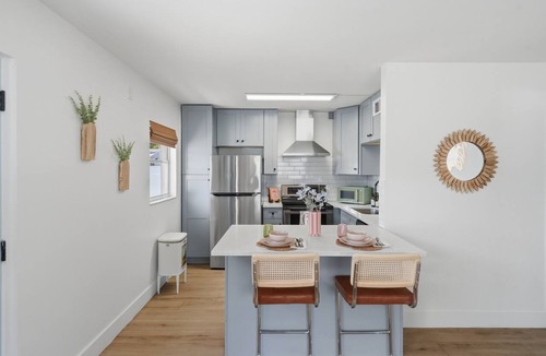 Park East Apartment | Barefoot Bungalow 1 - Downtown, Beach & SRQ