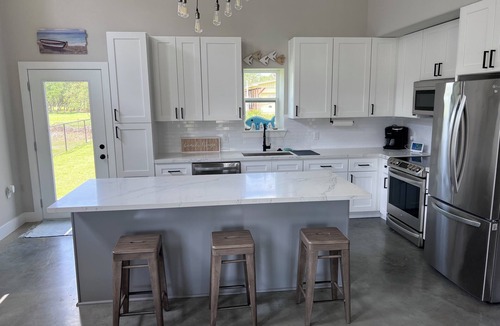 Port O Connor Cabin | Barndo blocks from boat launch, pier, beach and restaurants. Pet friendly