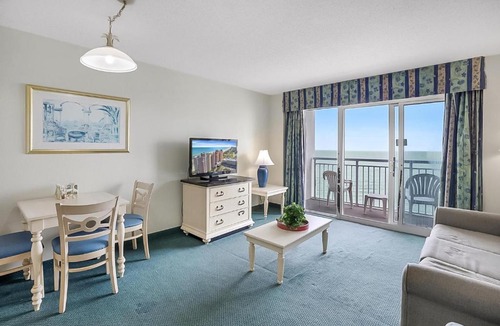 Crescent Beach House | Bay Watch Resort | Oceanfront | King Suite | Budget Friendly