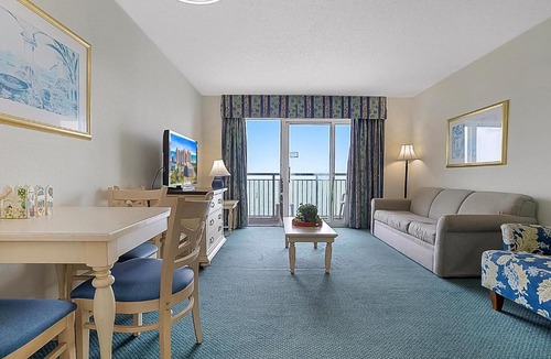 Crescent Beach House | Bay Watch Resort | Oceanfront | King Suite | Budget Friendly