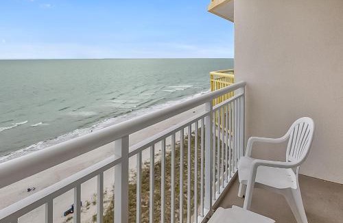 Crescent Beach House | Bay Watch Resort | Oceanfront | King Suite | Budget Friendly