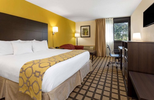 Queensbury Hotel | Baymont by Wyndham Queensbury/Lake George
