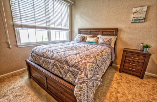 The Commons House | Bayside * 3 BR Luxury House * Sleeps 10-12