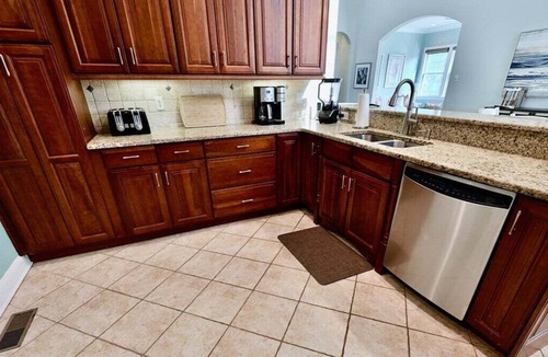 The Commons House | Bayside Resort 5BR, 4 Full Baths 2 Suite Luxury Ho