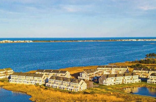 Selbyville Condo | Bayville Shores home just steps from the water with pool & tennis courts