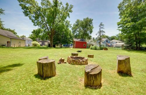 Adrian House | BBQ, Fire Pit & Yard: Family Home in Adrian