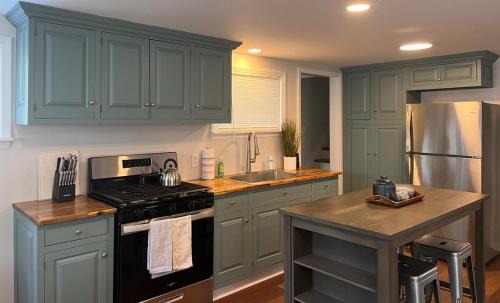 Lake Erie Beach House | Beach bungalow by Lake Erie