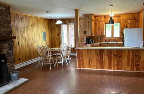 Indian Lake Cabin | Beach - Family & Pet Friendly - Adirondack Cabin