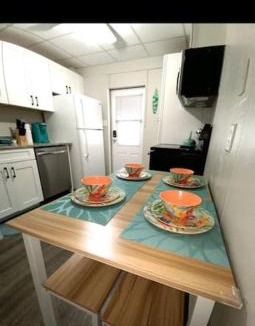 Naples Park Apartment | Beach Getaway half mile from the beach with fenced yard