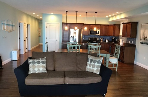 Geneva-on-the-Lake Condo | BEACH LEVEL LAKE FRONT CONDO L02-5 Queen beds. Rent rent 3-4th free -ask