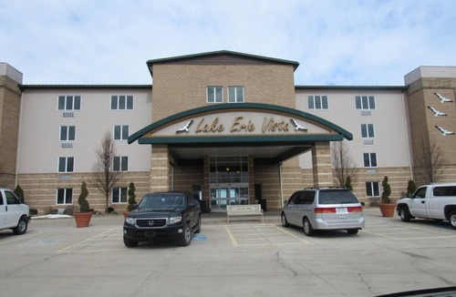 Geneva-on-the-Lake Condo | BEACH LEVEL LAKE FRONT CONDO L02-5 Queen beds. Rent rent 3-4th free -ask