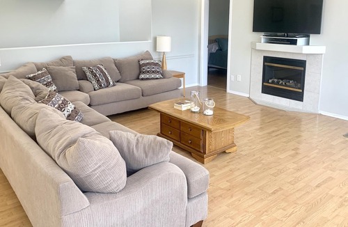 Celista House | "BEACH SIDE" Duplex - Semi-Waterfront