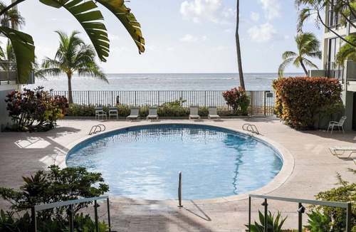 Kahala Condo | BEACHFRONT - 2bdrm 2 bath, fine art, contemporary design in luxury building.