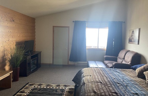 Happy Valley Cabin | Beachfront Alaskan Lodge