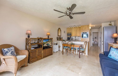 Maalaea Condo | Beachfront condo with ocean views, pool and hot tub summer deals