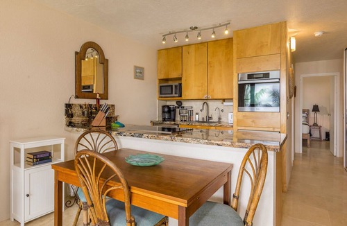 Maalaea Condo | Beachfront condo with ocean views, pool and hot tub summer deals