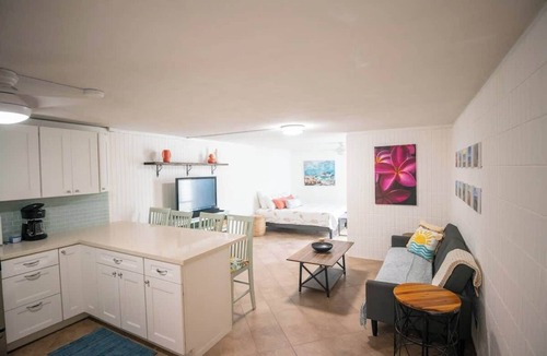Punaluu Apartment | Beachfront Studio Retreat