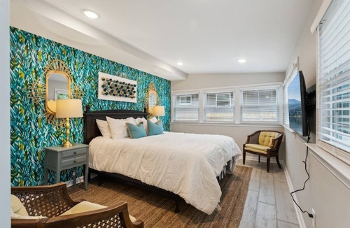 Buckroe Beach House | Beachside Escape: 1/2 mile from beach for family getaway